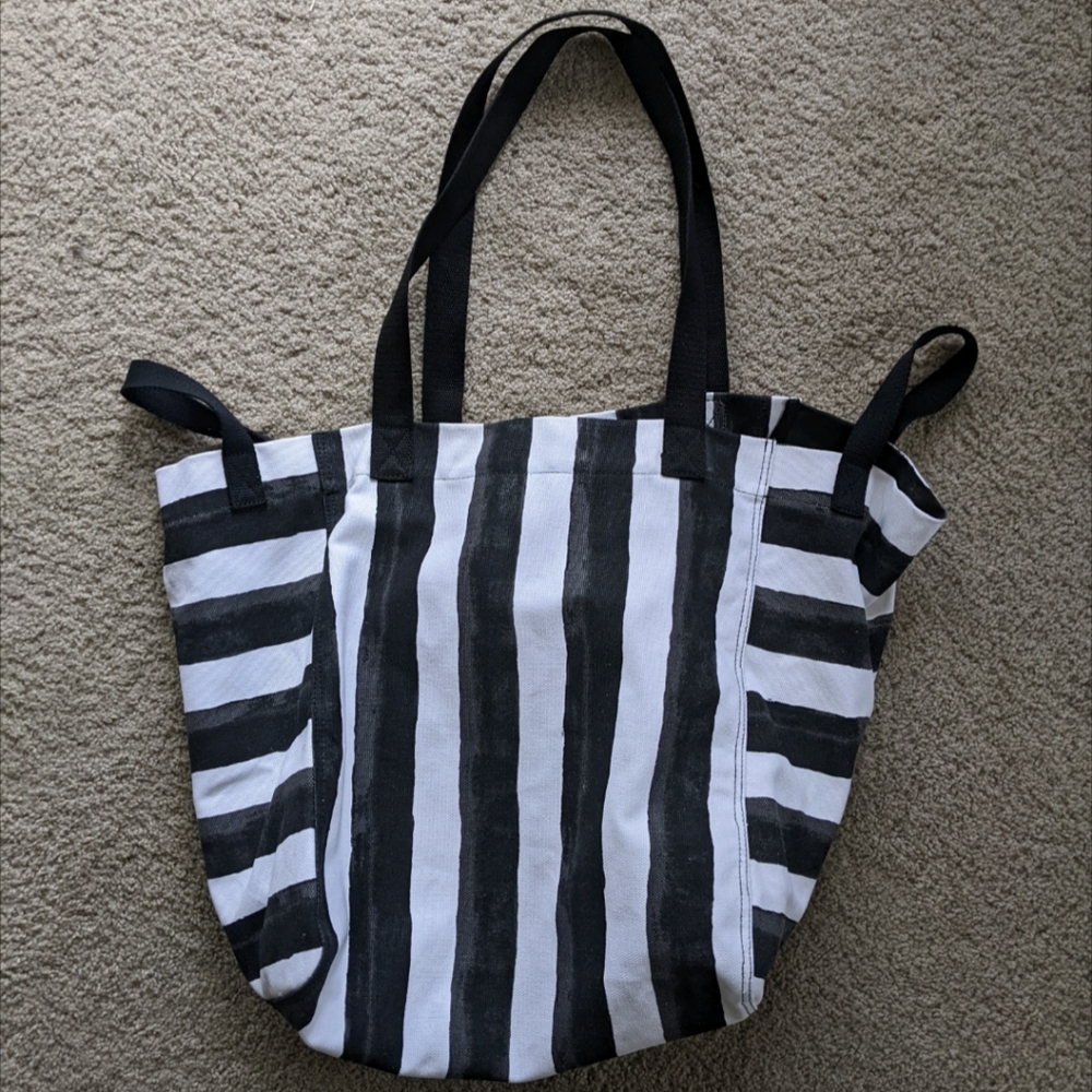 NWOT Thirty One Horizon Tote Watercolor Stripe